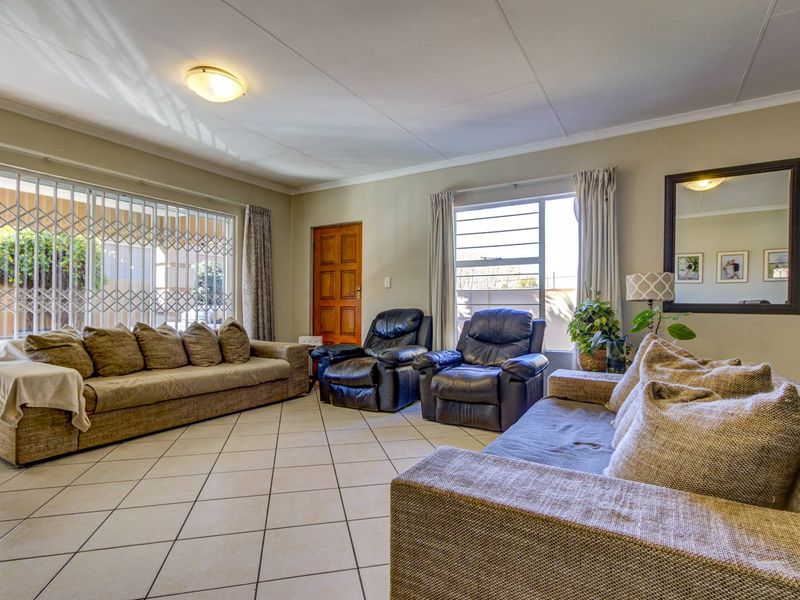 SAFE AND SECURE - Photo 4