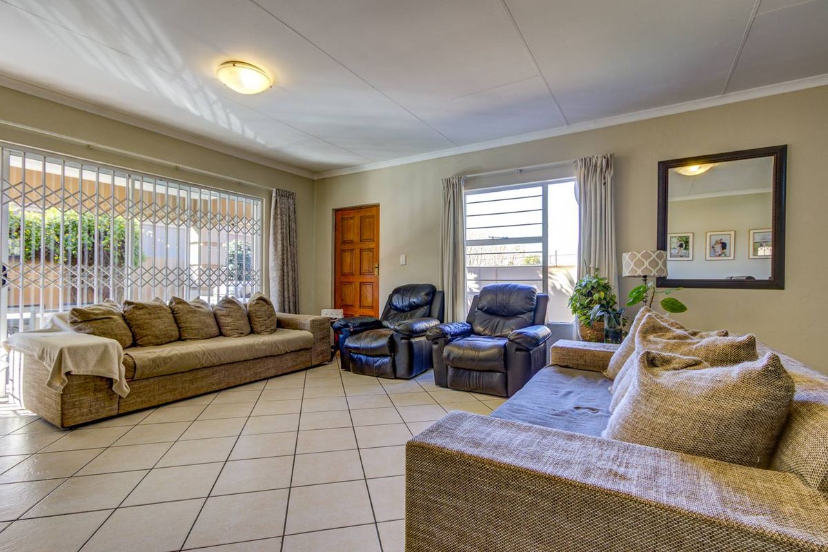 SAFE AND SECURE - Photo 4