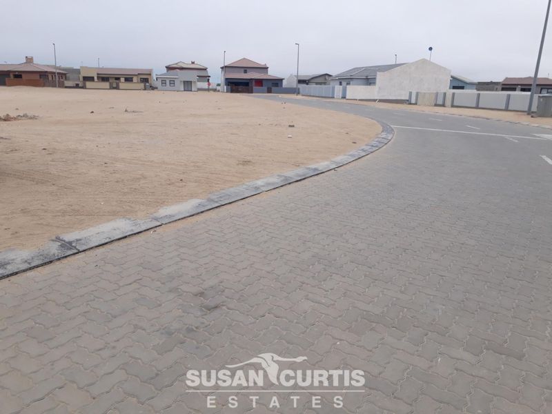 Beautiful vacant land for Block of Flats or Townhouses - Photo 9