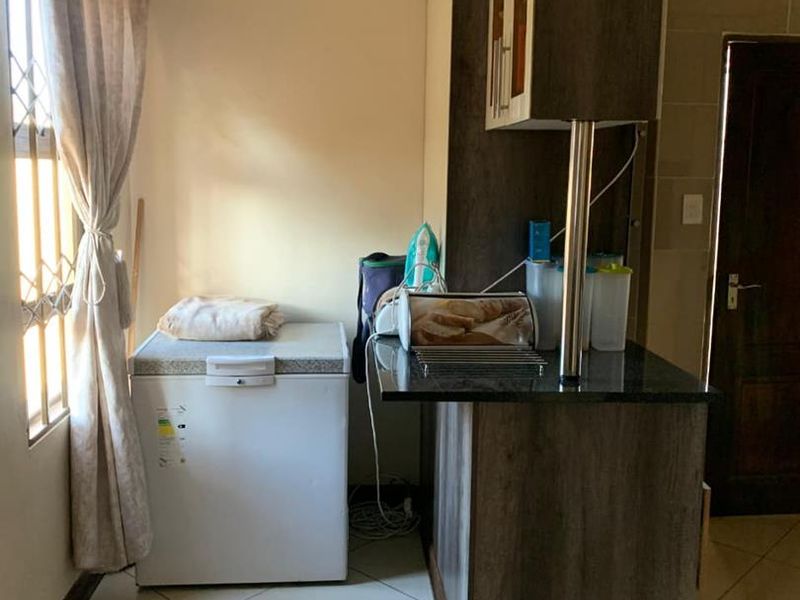 Modern 3-Bedroom Home for Sale Near Schools, Shopping Centres & N3 Highway – Stylish Living with 2 Bathrooms - Photo 9