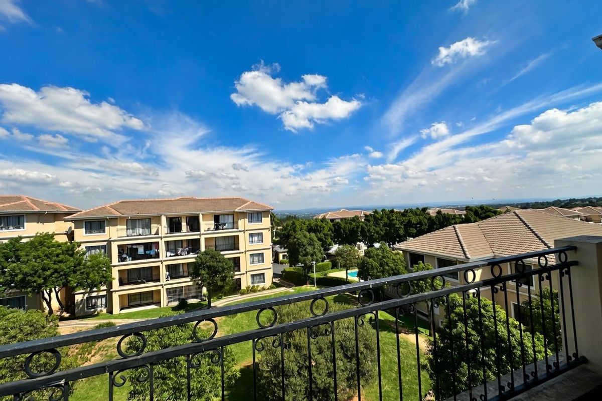 WELL PRICED 2 BEDROOM PENTHOUSE APARTMENT FOR SALE IN MIDRAND - Photo 2