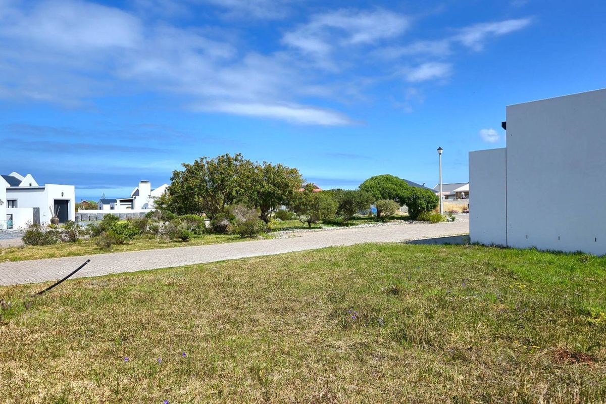 Prime Vacant Land in Franschekraal Villa Estate: Beach Proximity, Mountain Views and Tranquil Escape - Photo 2