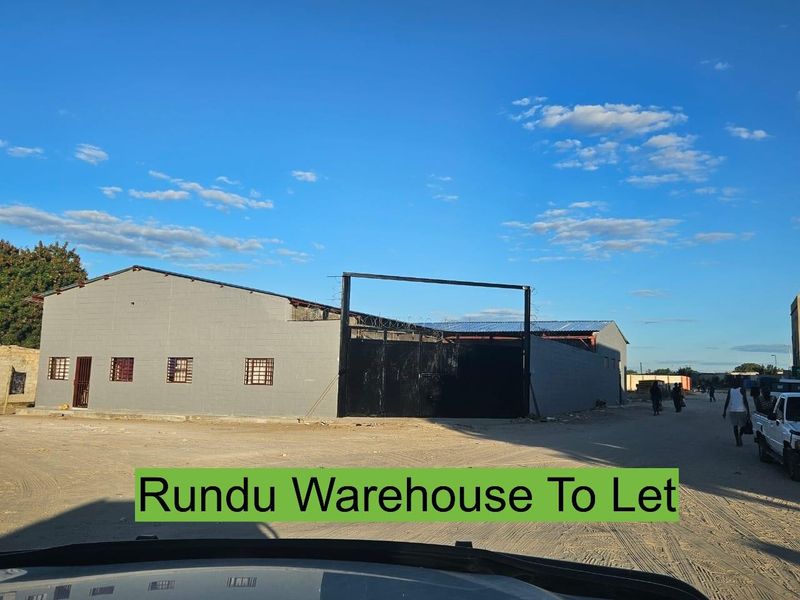 Warehouse to let right in town - Photo 1