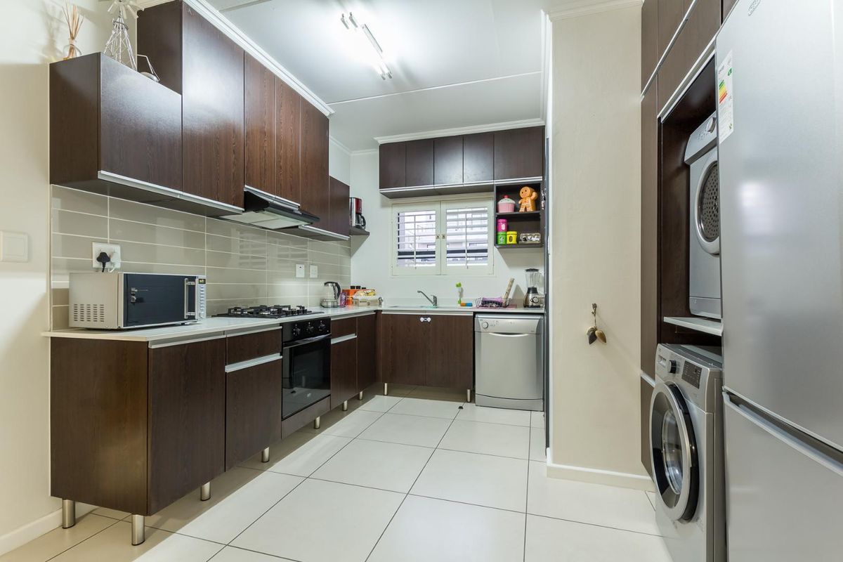 LOCK-UP AND GO LIVING AT ITS FINEST! - Photo 3