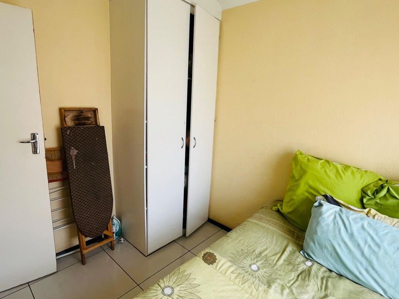 3-Bedroom Gem with Parking: Your Next Investment Awaits! - Photo 7