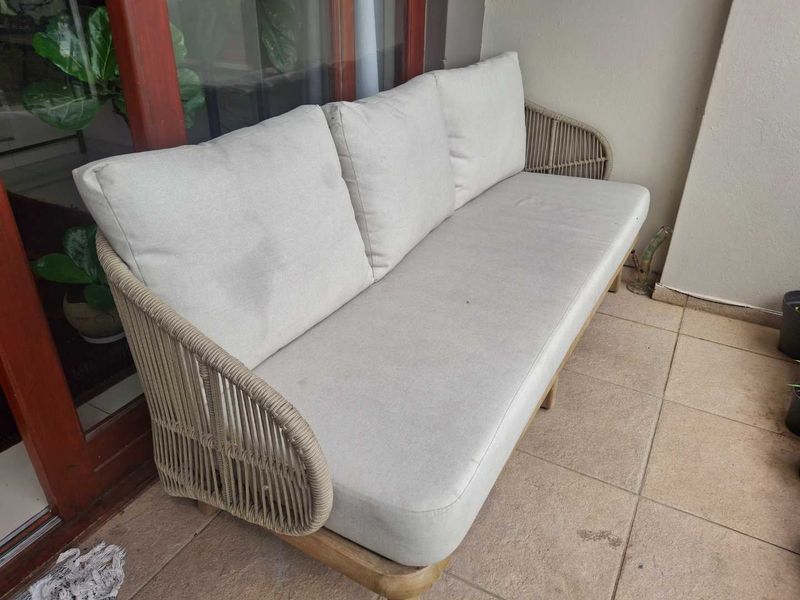 A GORGEOUS UNFURNISHED TWO BEDROOM DUPLEX - Photo 4