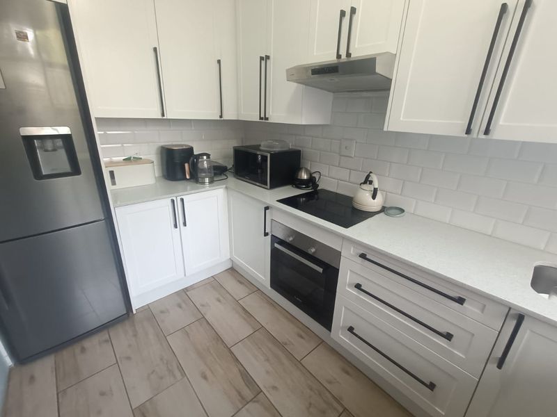 Exclusively Listed – Spacious Duplex in a Well-Established Area in Clubview. - Photo 4