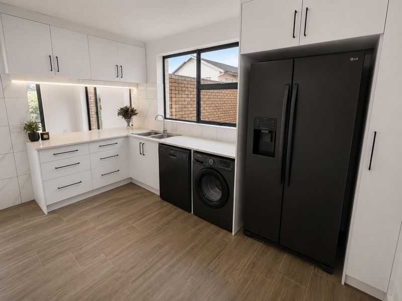 Hendra - Newly Renovated Duplex To Let | Prime La Lucia Location - Photo 2