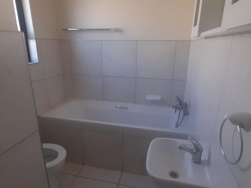 2 Bedroom with 2 Bathroom and 2 garages for sale at Gracemere - Photo 6