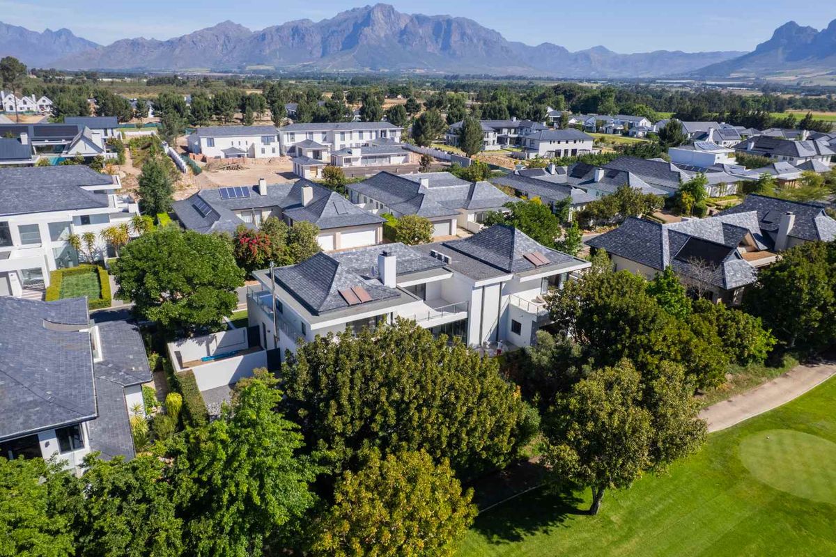 Unique Four-Bedroom Masterpiece on the Second Fairway on Pearl Valley Golf and Country Estate - Photo 3