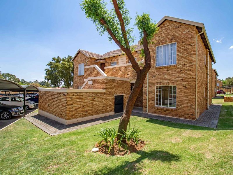 NEAT 2 BED 2 BATH APPARTMENT. SUITABLE FOR A SMALL FAMILY . - Photo 3
