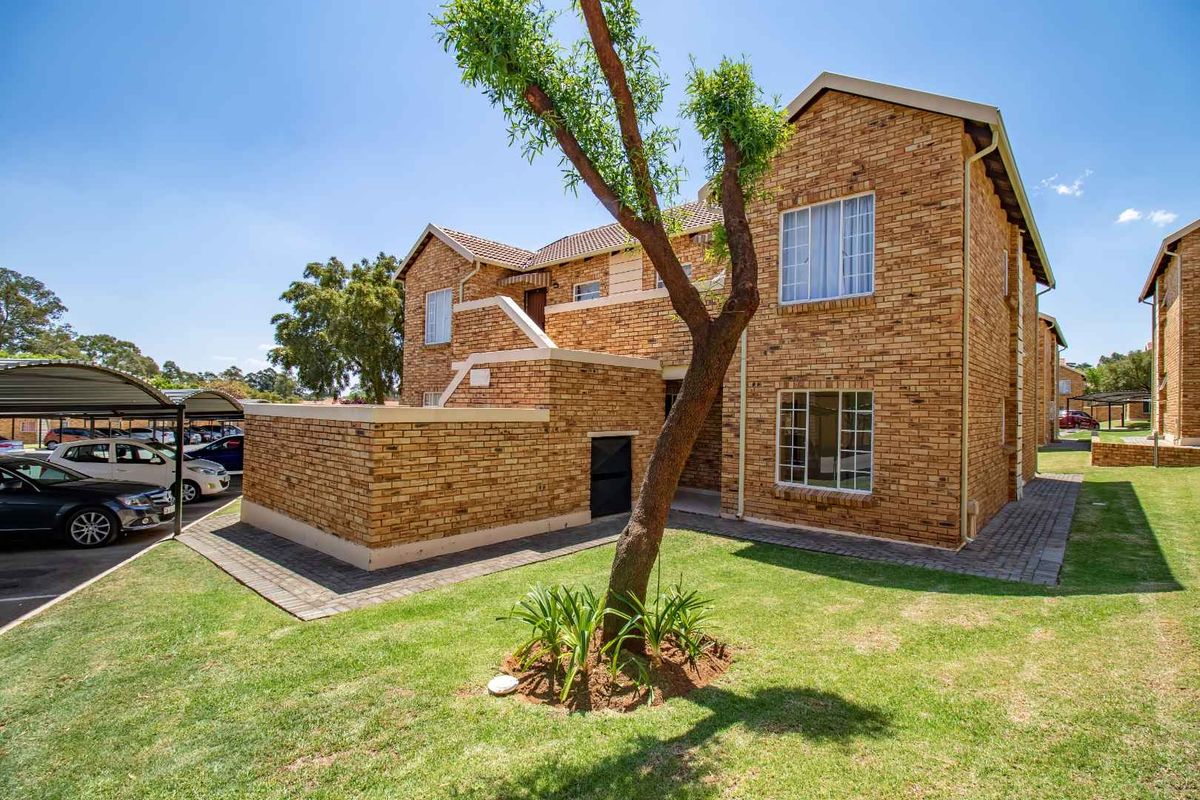 NEAT 2 BED 2 BATH APPARTMENT. SUITABLE FOR A SMALL FAMILY . - Photo 3