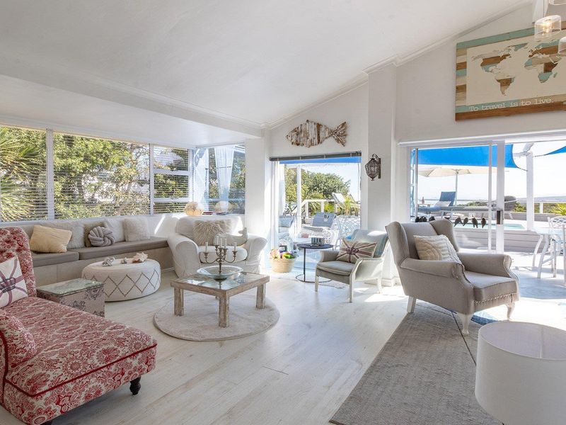 Spacious Coastal Living: 4-Bedroom Family Home for Sale in Grotto Bay - Photo 3