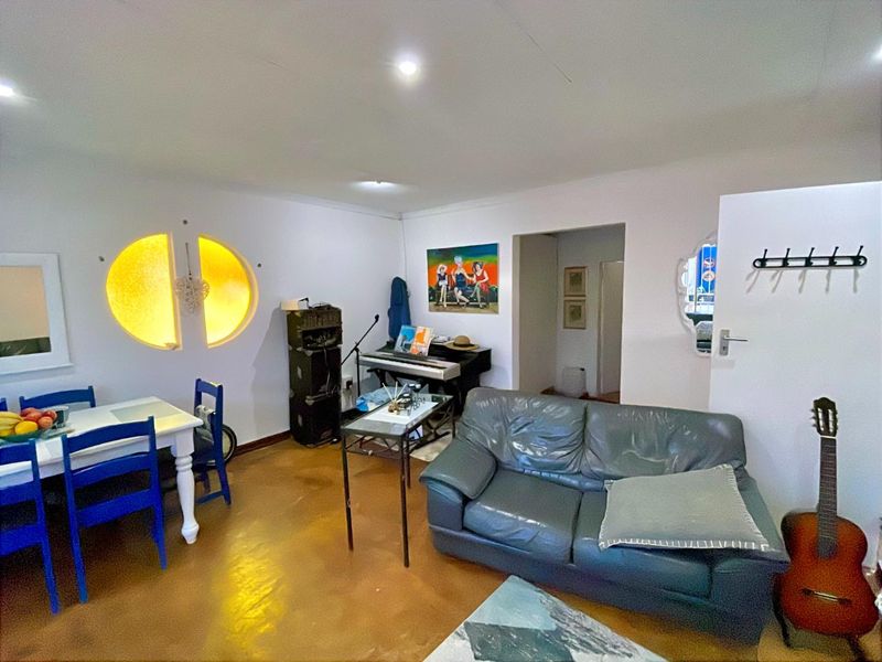 House with Fully Equipped flats for Dual Family Living - Photo 7