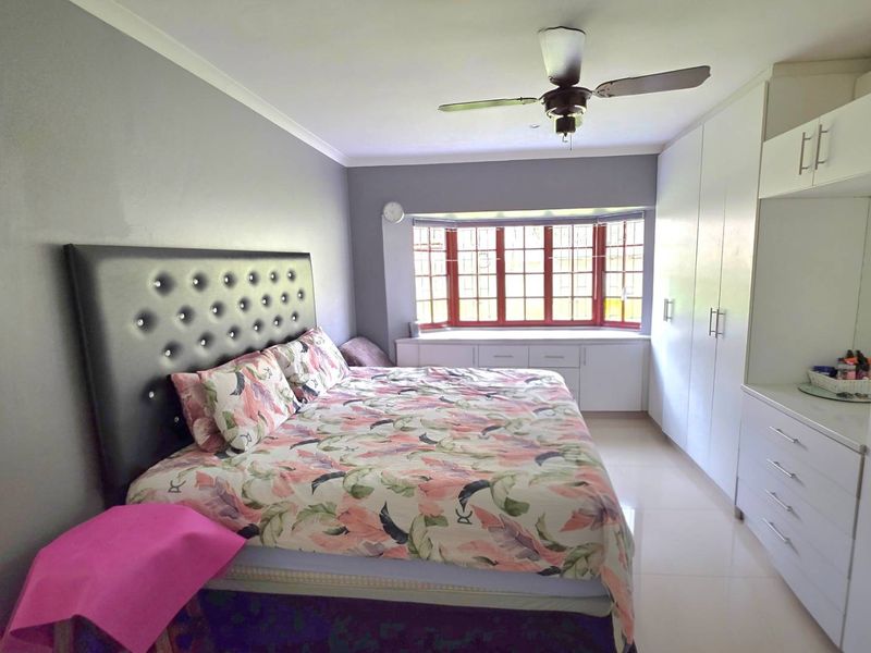 BEAUTIFUL FAMILY HOME WITH COTTAGE – PADFIELD PARK - Photo 10