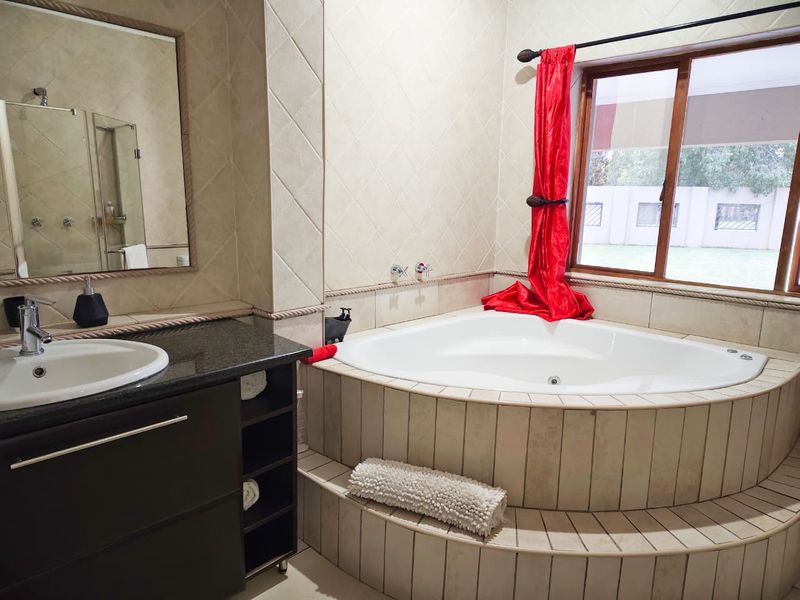 A spacious, stylish 4-bedroom home designed for comfortable modern living - Photo 7