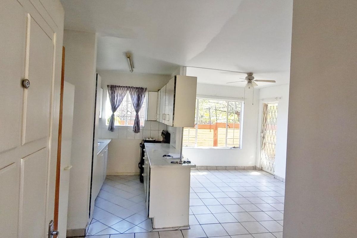 Charming Ground Floor Pet-Friendly Unit in Secure Complex - Photo 2