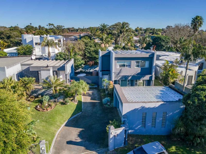 Prime corner stand- Dual Dwelling opportunity in sought-after area! - Photo 1
