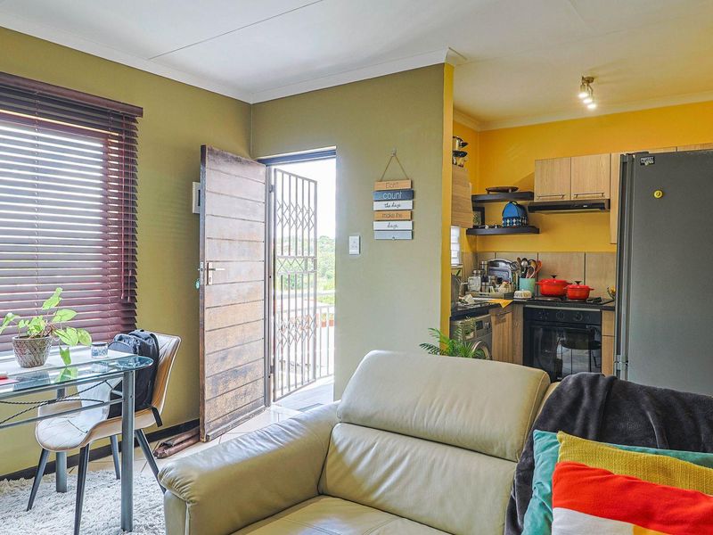 Modern 2-Bedroom Apartment in Secure Estate - Photo 6