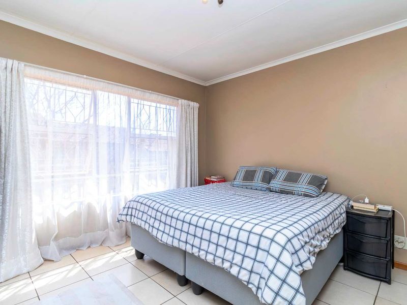 Low Maintenance Two Bedroom Home - Photo 8