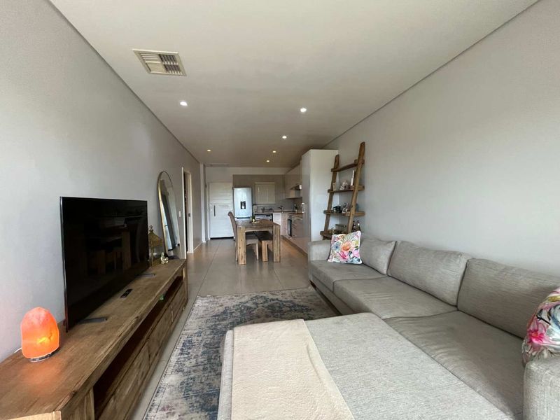 Modern 2 Bedroom, 2 Bathroom Apartment for Sale - Photo 8