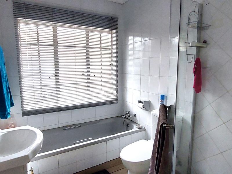 Beautiful 2 bedroom facebrick cluster - Photo 5