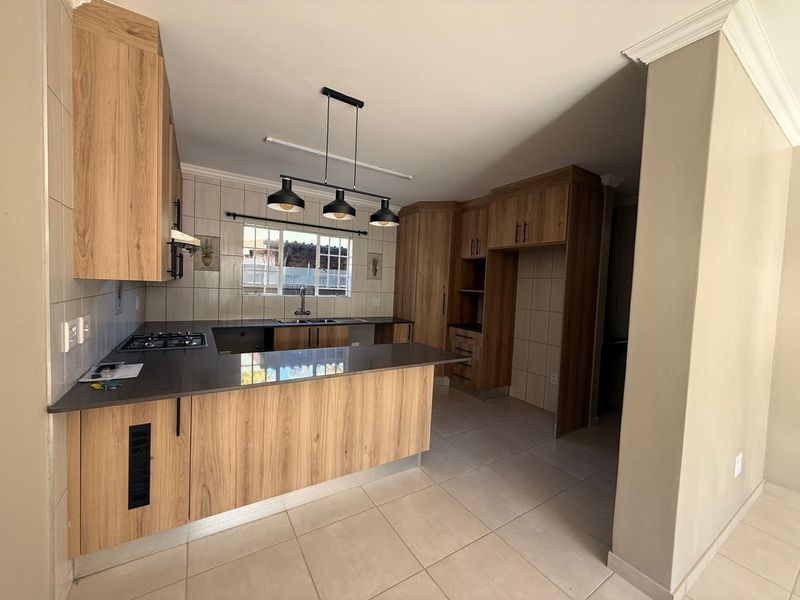 3 Bed, 1 bath  house in Villieria - Photo 6