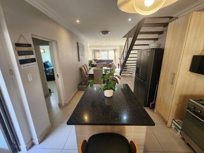 Modern Elegance Meets Family Comfort in Bloemfontein! - Photo 5