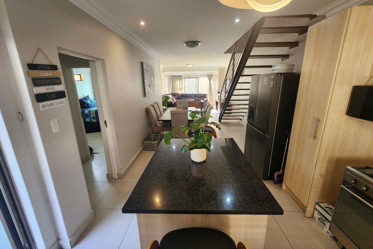 Modern Elegance Meets Family Comfort in Bloemfontein! - Photo 5