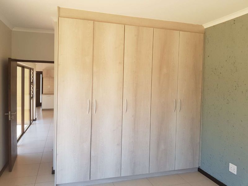 Riverthorn Townhouse For Sale - Photo 7