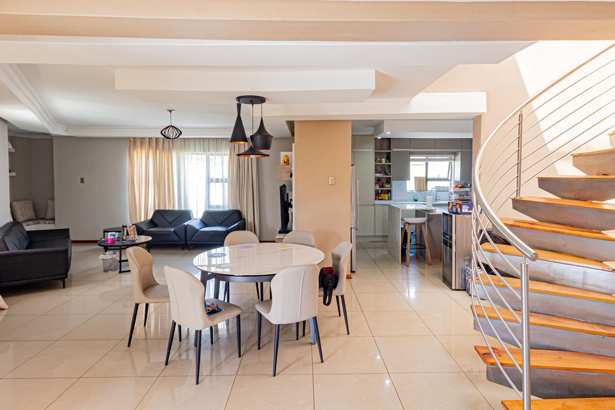 Luxury, Light & Space – Your Dream Home Awaits - Photo 4