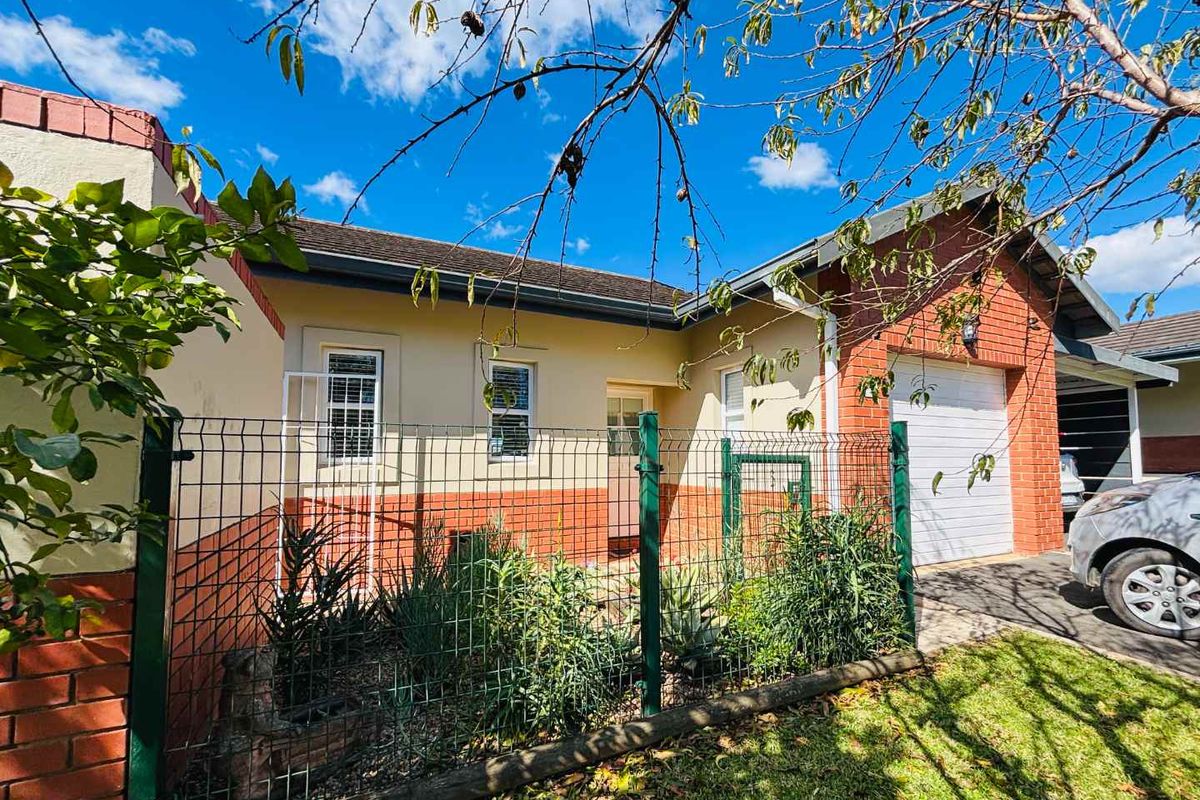Modern semi-detached Townhouse in St Johns Village, Howick - Photo 2