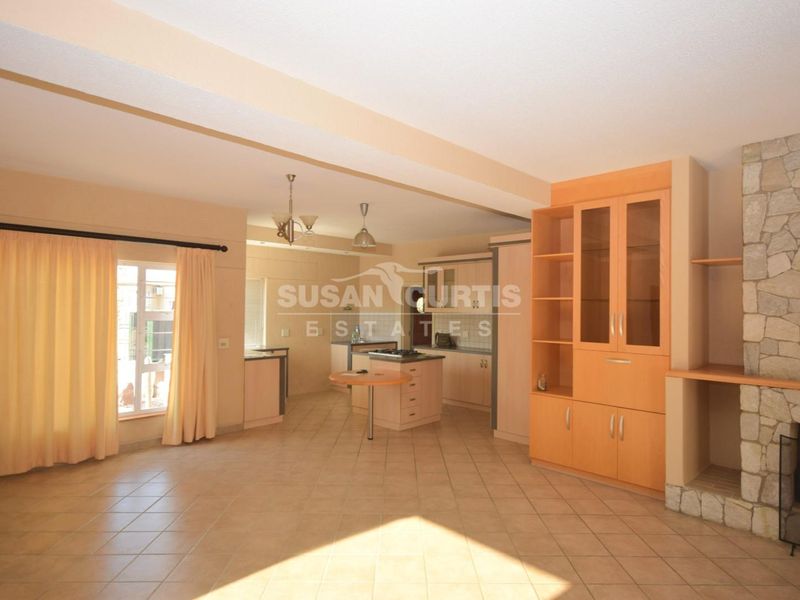 Open light double story house on Rossmund Golf Estate - Photo 3