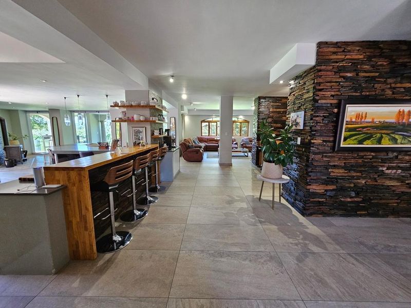 5 Bedroom Mansion in Golf Estate - Photo 5