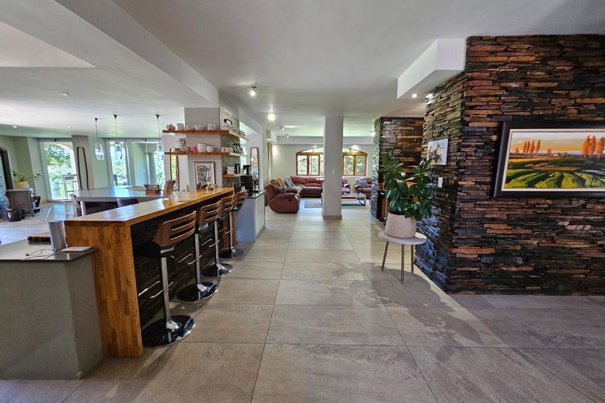 5 Bedroom Mansion in Golf Estate - Photo 5