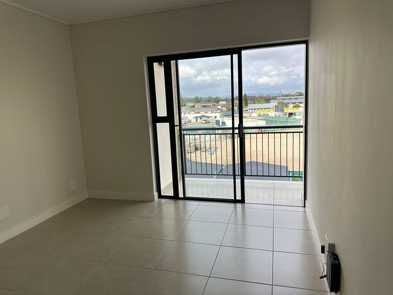 Modern Living: 1-Bedroom Apartment with Gym & Pool Access - Photo 4