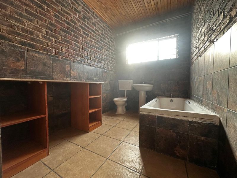 Home in Dealesville – A Must-See! - Photo 10