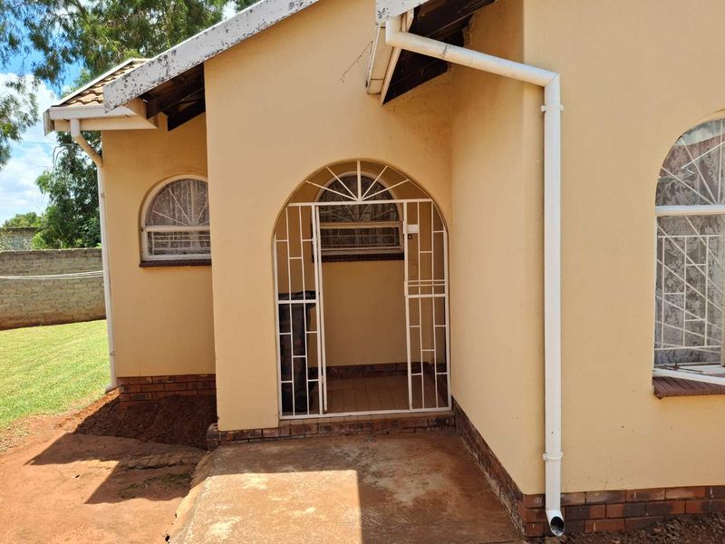 Coy 3 bed house for Beginners next to a primaryschool - Photo 4