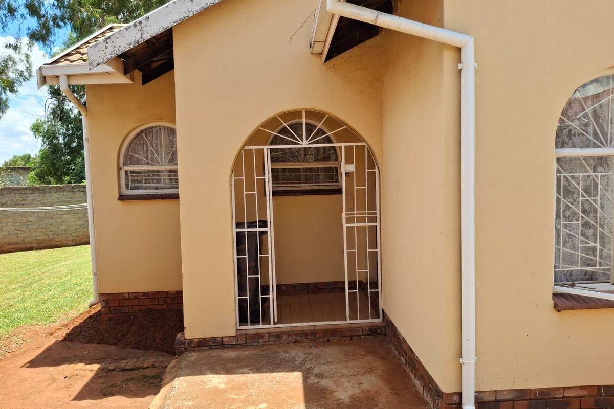 Coy 3 bed house for Beginners next to a primaryschool - Photo 4