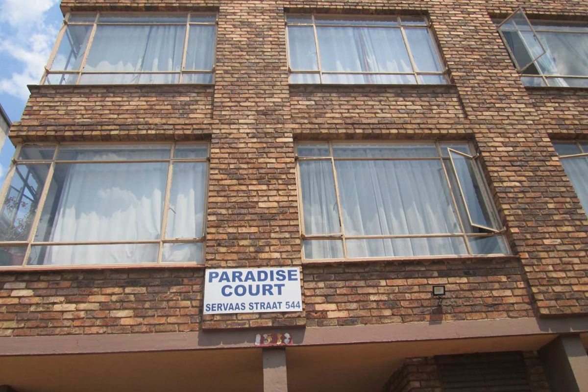 A BEAUTIFUL , NEAT AND CLEAN [2] TWO BEDROOMS APARTMENT FOR SALE IN PRETORIA WEST [ BARGAIN ] - Photo 2