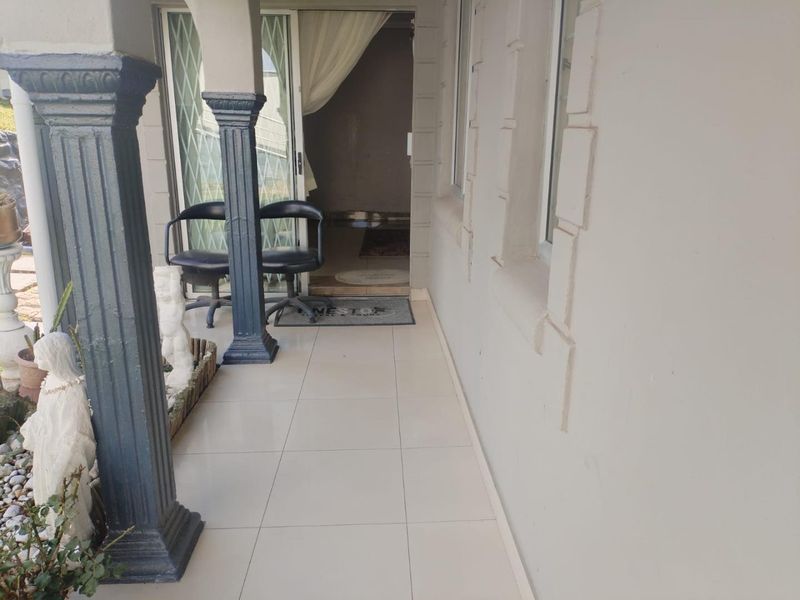 Chill Out in Savannah Park: Your Perfect Family Pad Awaits! - Photo 6
