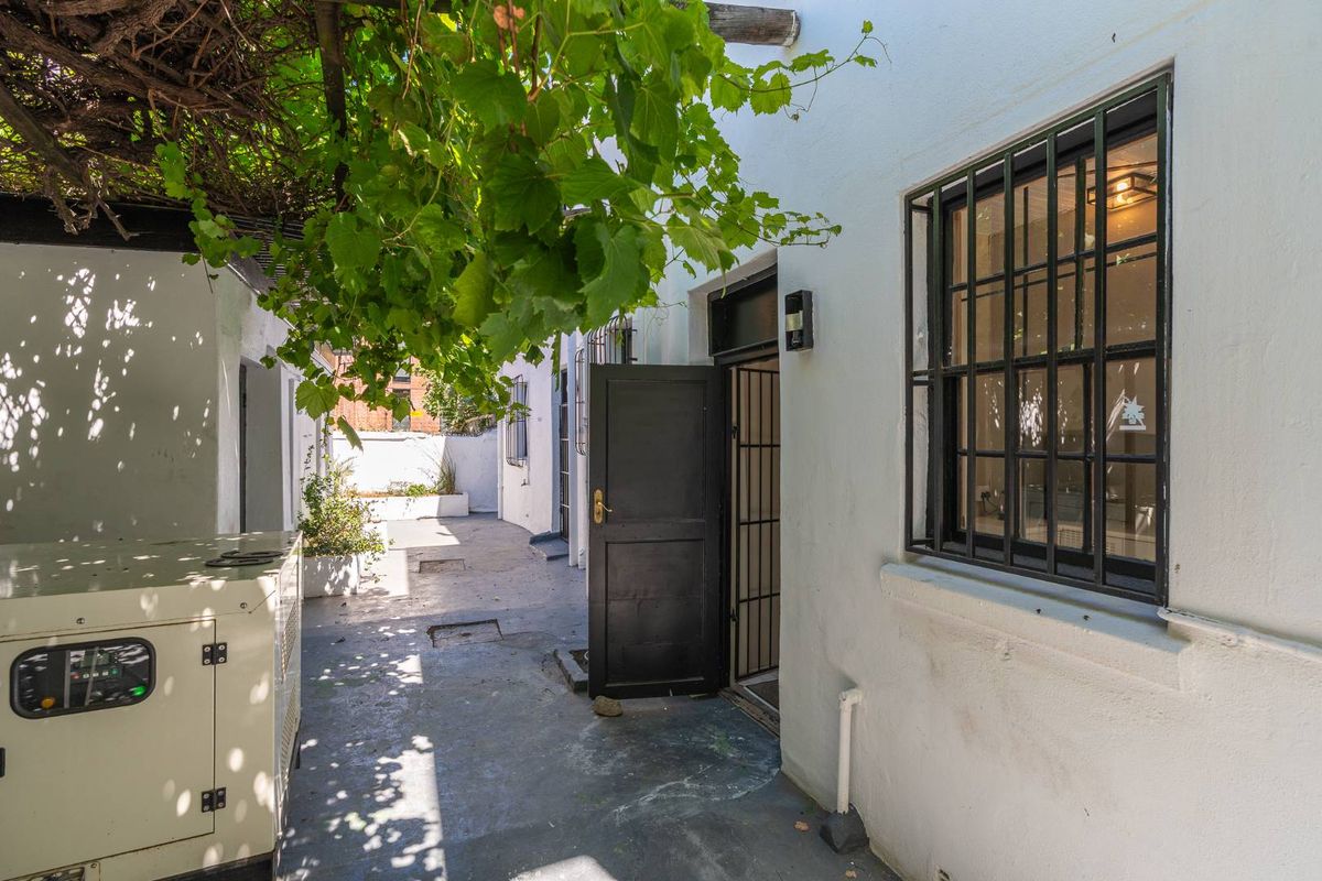 FOR SALE, GRACIOUS GARDENS LANDMARK BUILDING WITH A CAR PARK - Photo 5