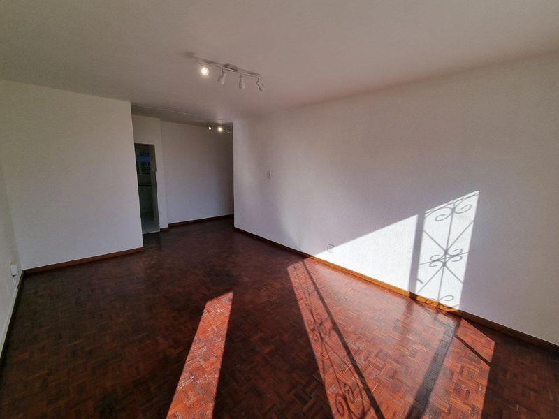 Unfurnished 3-Bedroom Apartment To Rent in Camps Bay - Photo 4
