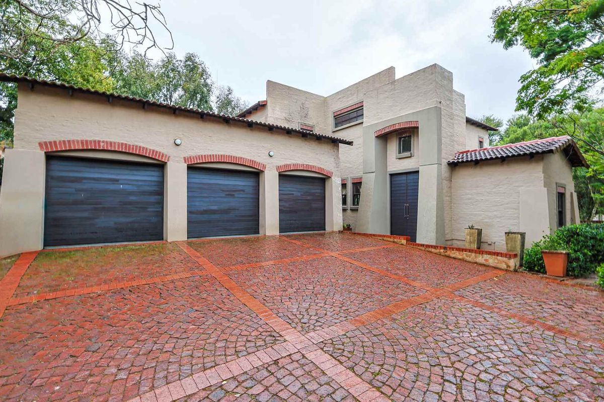 Spacious Entertainer’s Dream in Woodhill Golf Estate – Furnished Option Available - Photo 3