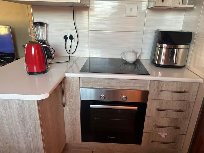 Clayville Ext 45 - R 900 000 , 2 bed , 1 Bath - Photo 5