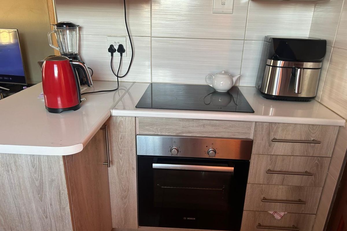 Clayville Ext 45 - R 900 000 , 2 bed , 1 Bath - Photo 5