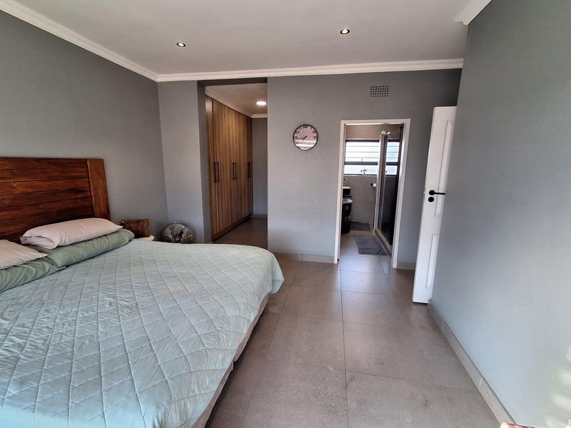 Newly Renovated 4 Bedroom Family Home with Versatile Flatlet - Photo 10