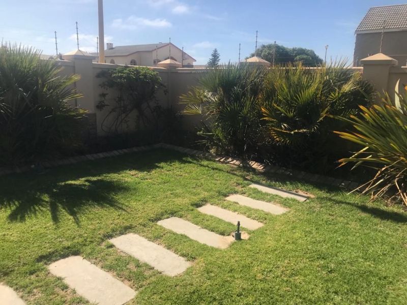 FOR SALE- 4 BEDROOM HOUSE IN VOGELSTRAND, SWAKOPMUND, NAMIBIA - Photo 4