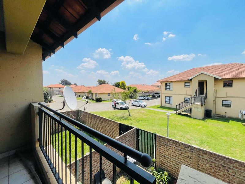 2 Bedroom Apartment / Flat for Sale in Parkrand - Photo 9