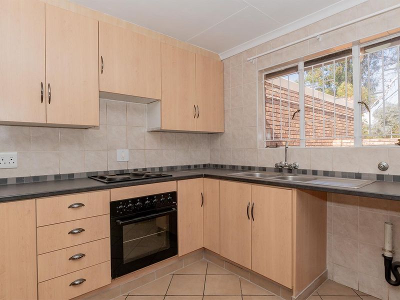 Spacious 3-Bedroom, 2-Bathroom Lock-Up-and-Go Townhouse in Terenure – Welcome Home! - Photo 9